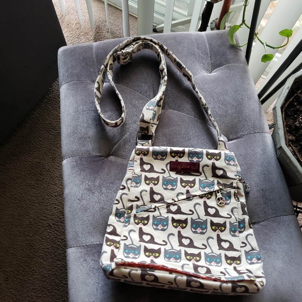 Bungalow 360 canvas crossbody bag with kittens cats